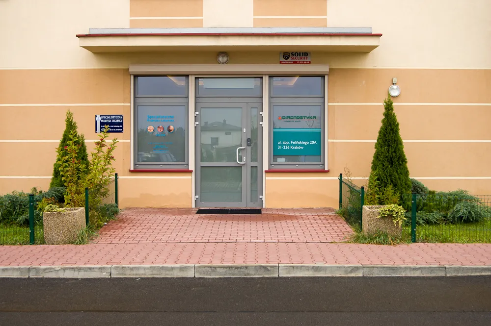 Budynek CM Femmemedica - zbliżenie od przodu