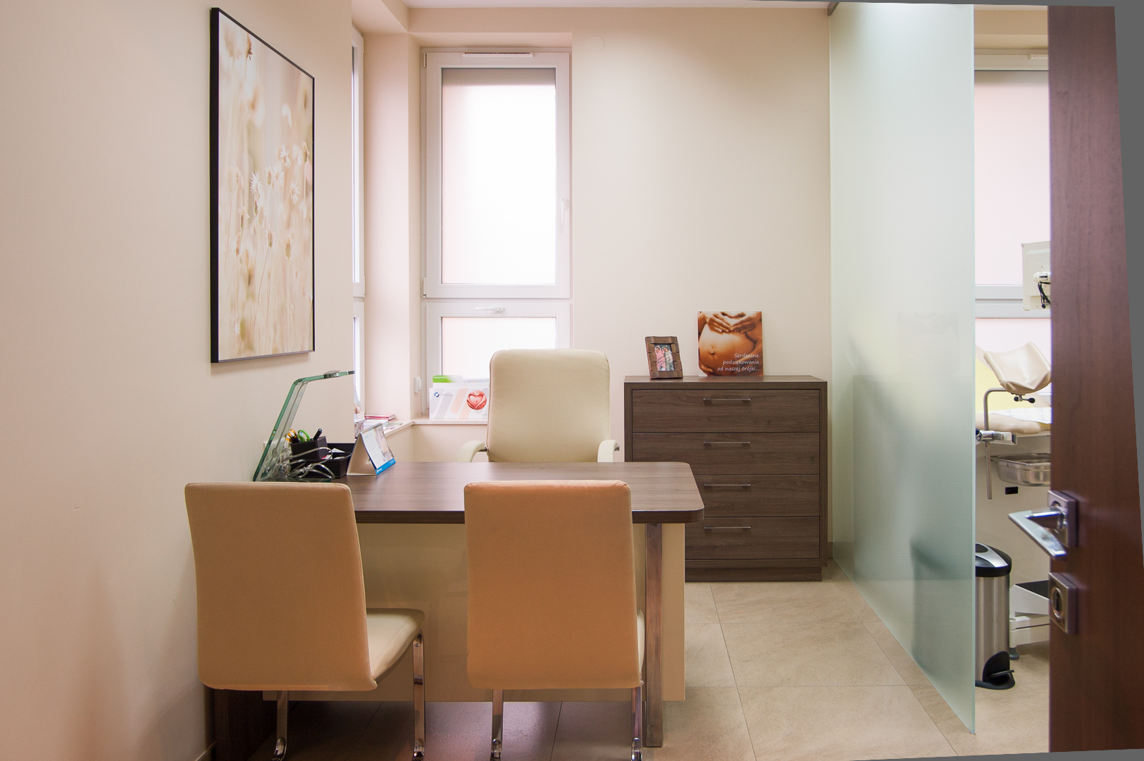 Gabinet nr 1 - biurko i stanowisko lekarza