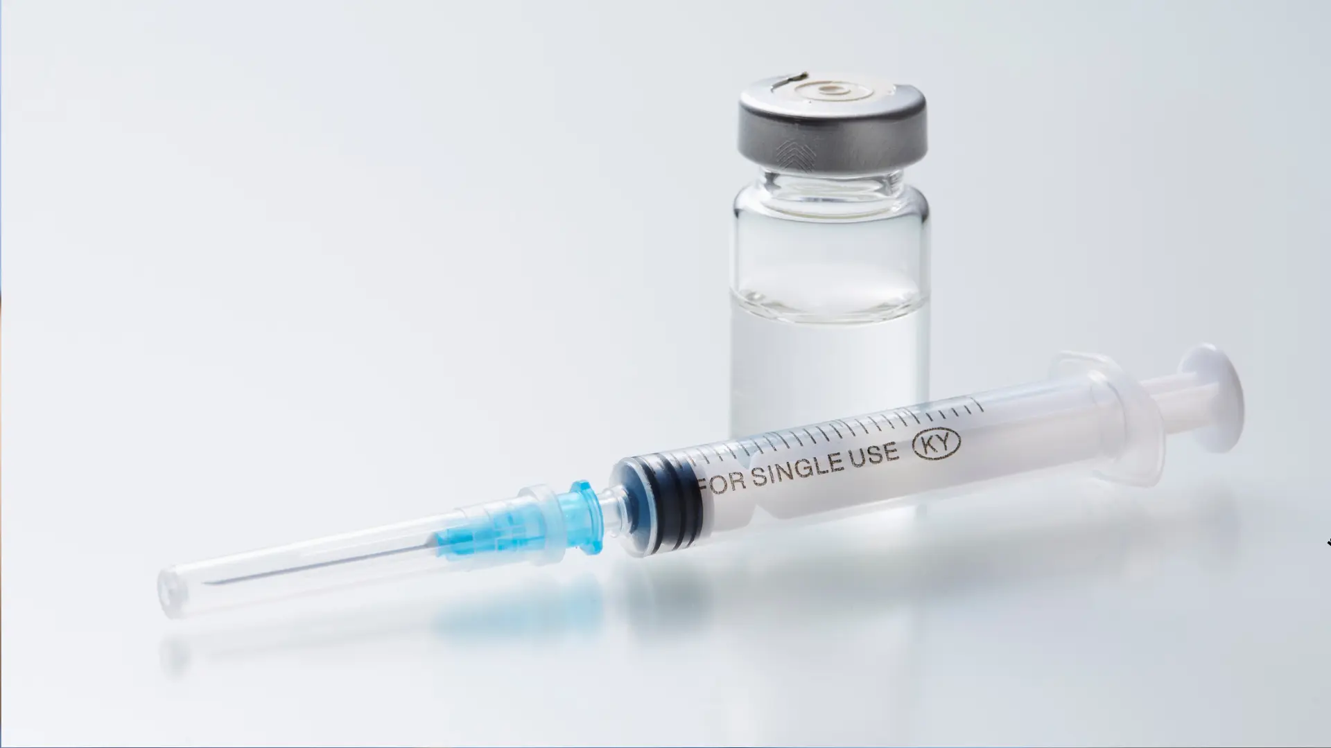 Usługa Iniekcja domięśniowa / podskórna w CM Femmemedica