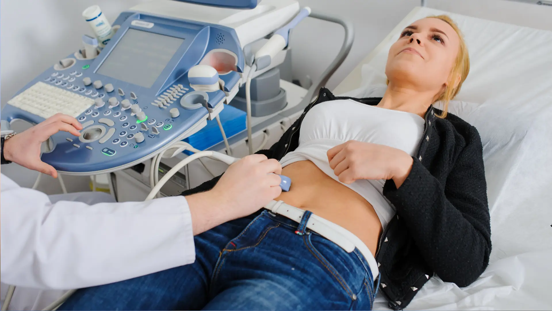 Profesjonalne badanie USG jamy brzusznej w Krakowie w CM Femmemedica